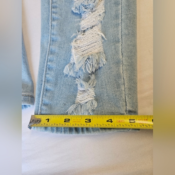 Blue Savvy- Women's Size 20, 93% Cotton,  Cropped Distressed Jeans. - Picture 7 of 9